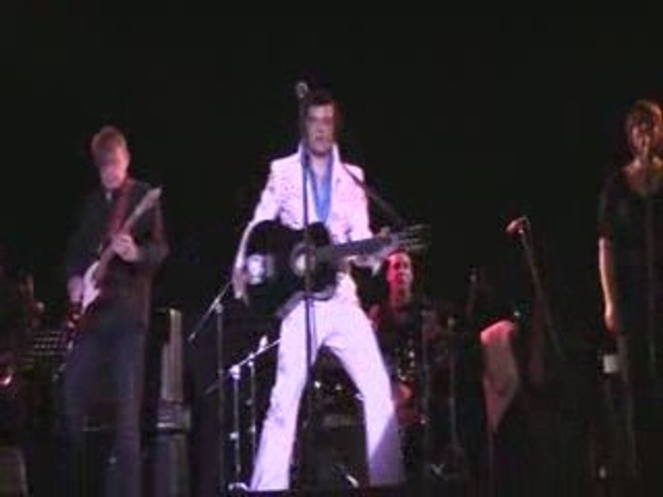 ELVIS ON STAGE