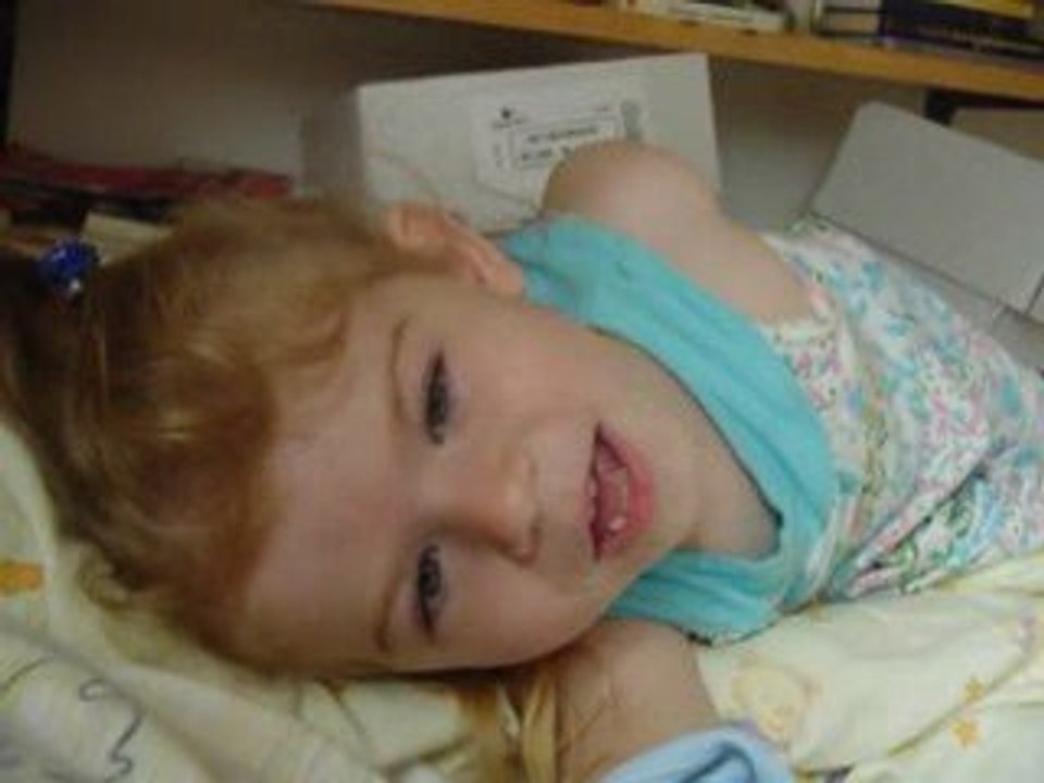 lea chante "une poule sur un mur"