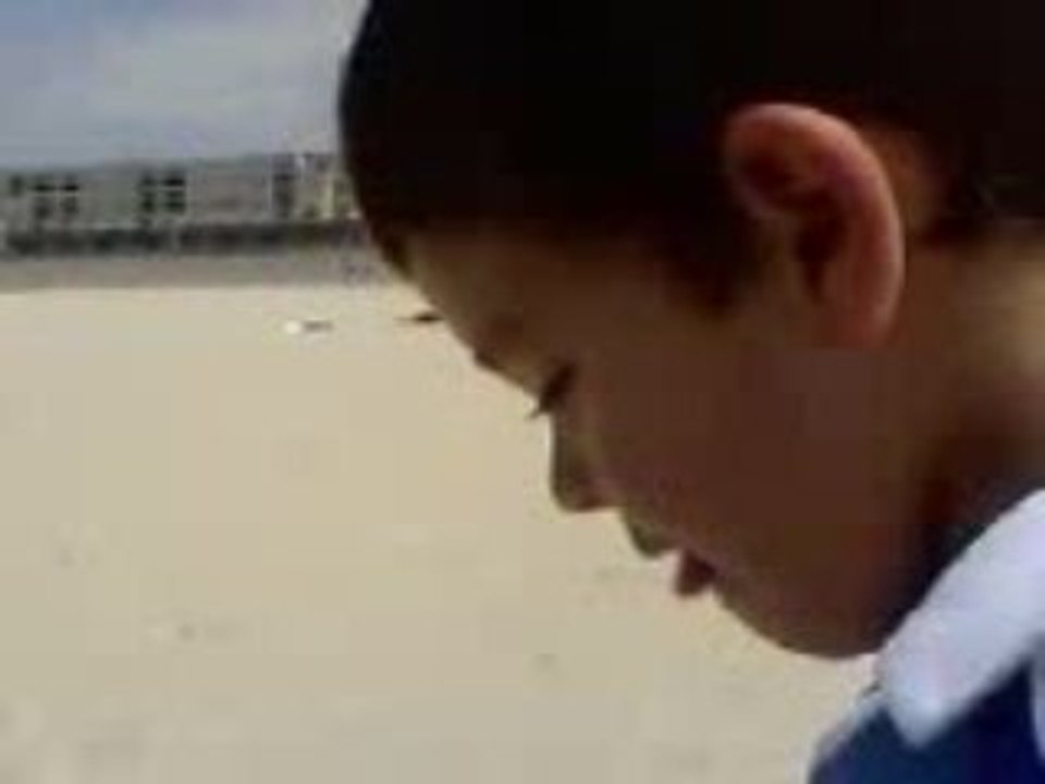 enzo a la mer avec son pere