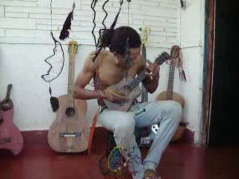 JAVIER Y LA GUITARRITA