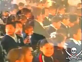 Felipe Calderon atacado por estudiantes.