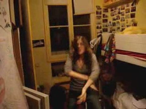 CICI-26 DANSE LA TECKTONIK AVEC SES POTES ET DES NANAS