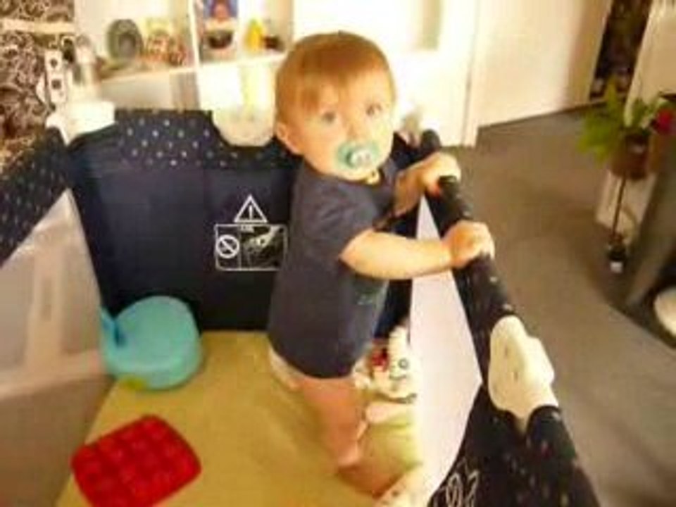 9 aout 2009, je découvre comment me déplacer debout!