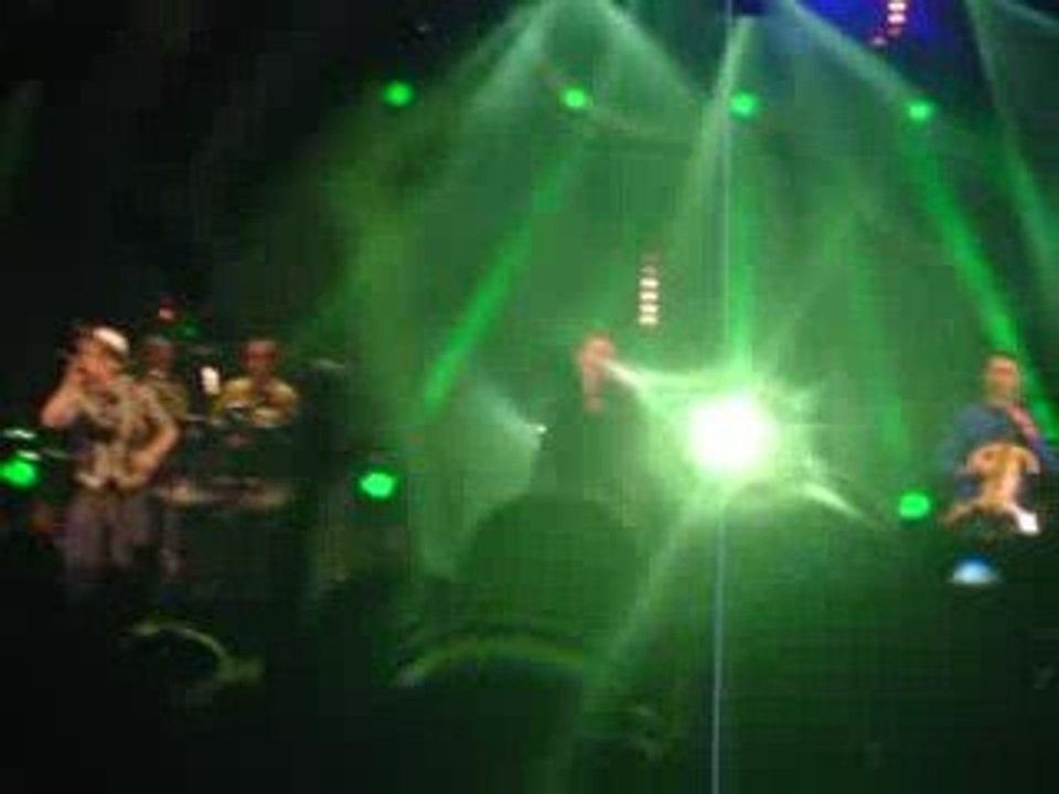 L'HYMNE DE NOS CAMPAGNES - TRYO au Festival du Bout du Monde