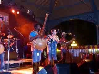 INGENIEUSE AFRIQUE 2009 - Ba Cissoko invite Ben Flûte