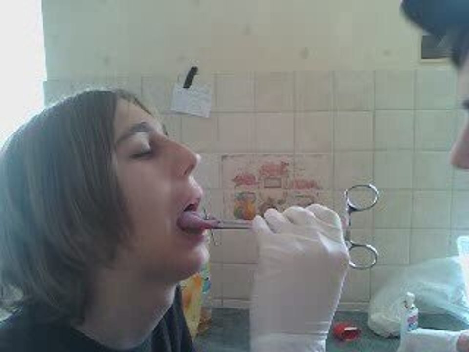 Piercing a la langue