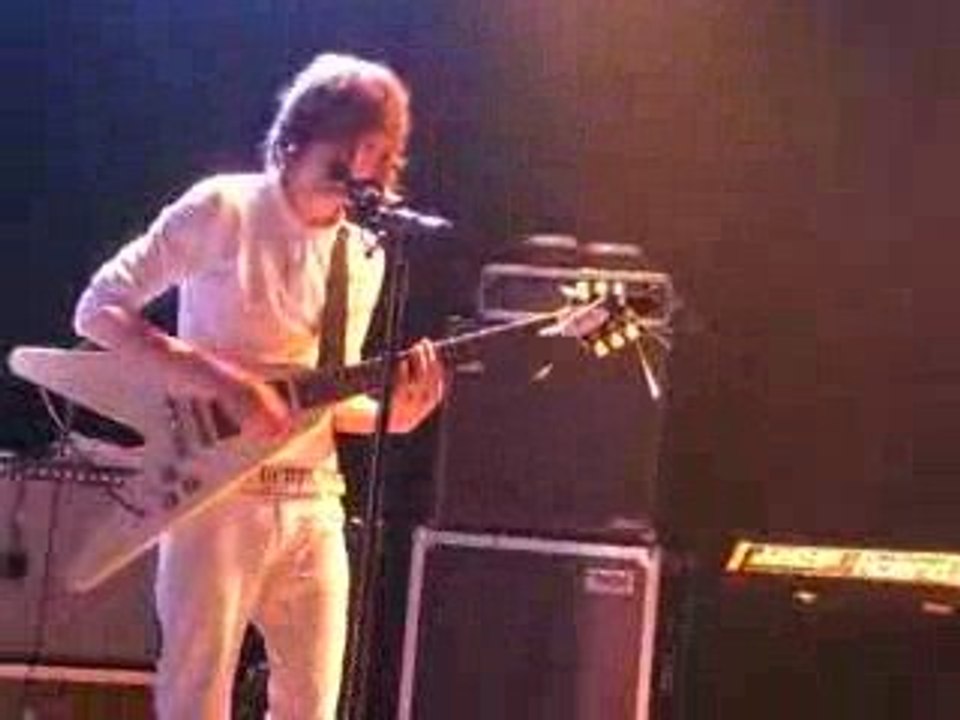 EXCLU Nouvelle chanson des Housse de Racket - live