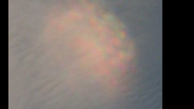 Phénomène lumineux rare : boules couleurs irisées