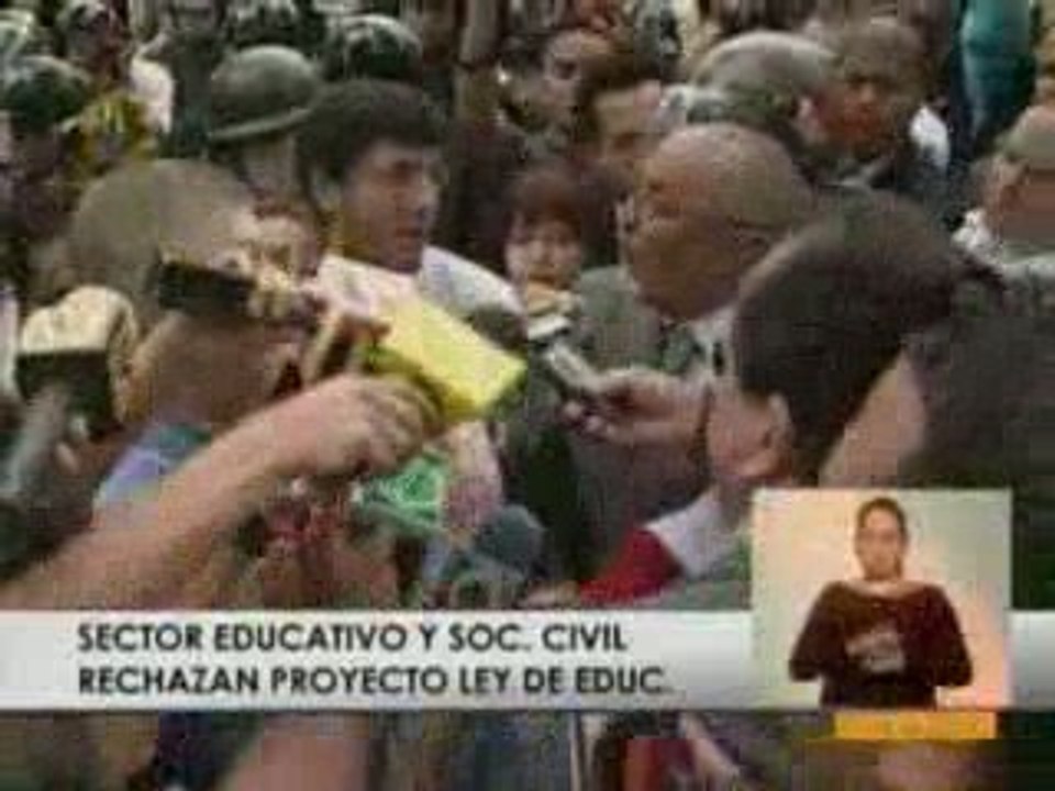 Entrega de documento a la AN contra la Ley de Educación