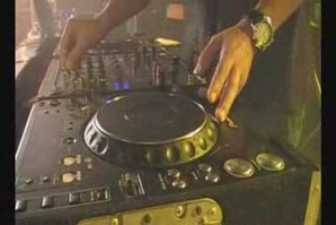 DJ CAT