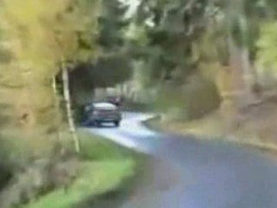 AMAZING POLICE CAR CRASH CAUGHT ON TAPE