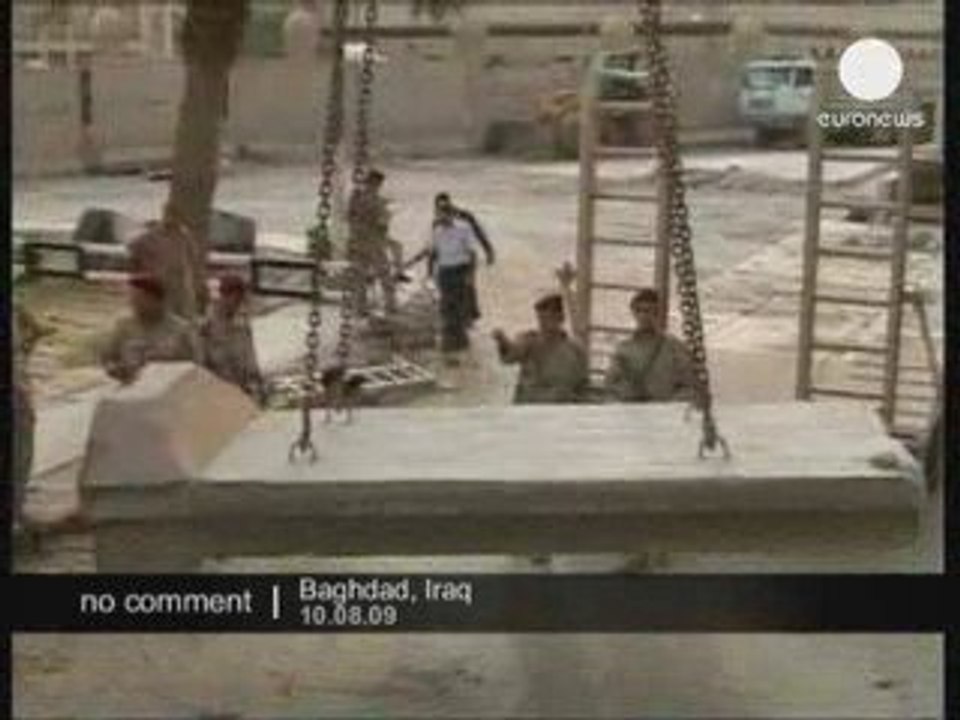 Les hauts murs de sécurité enlevés en Irak