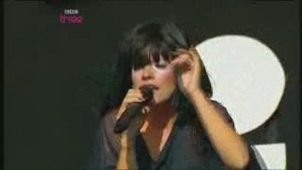 Lily Allen - Womanizer (Live T in the Park 09' BBC3)