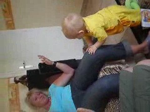 Thibaud se léve seul!!