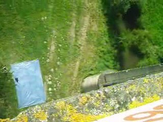 Saut "surprise" en élastique !