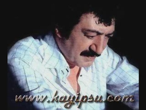 Müslüm Gürses_Gitmeseydi onun kulu olurdum