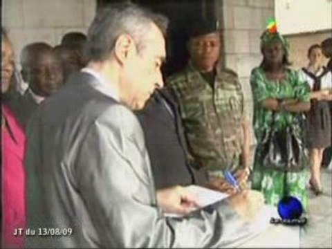 Nicolas Normand visite le musée Marien Ngouabi