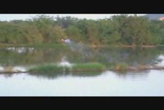 T-rex 600 nitro vol 3d au dessus du lac ( heliwater )