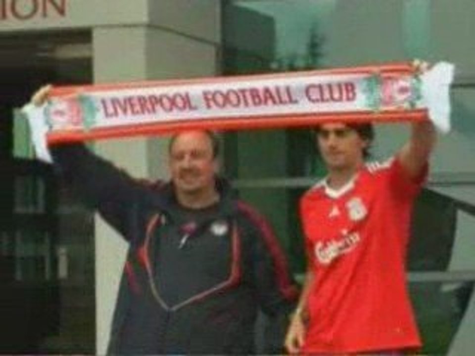 Liverpool presenteert Alberto Aquilani