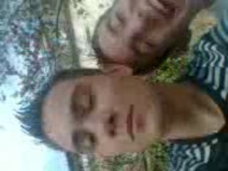 Mathieu et Florian qui cherche le bouton " appareil photo "