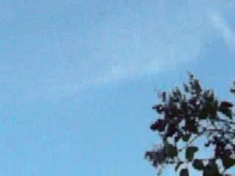 CHEMTRAILS BRUXELLES 15 AOUT 2009 8H50 FLAG