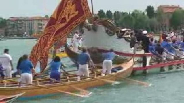 Italian song by Gülay Princess & The Ensemble Aras - Bisogna Morire