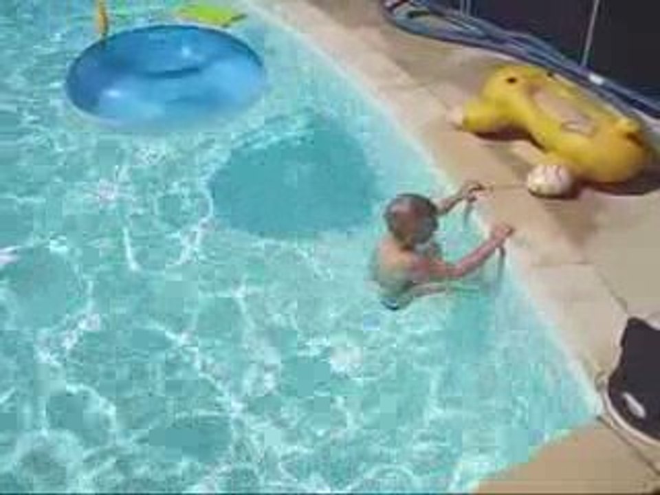 Lucas Piscine Aout 2009