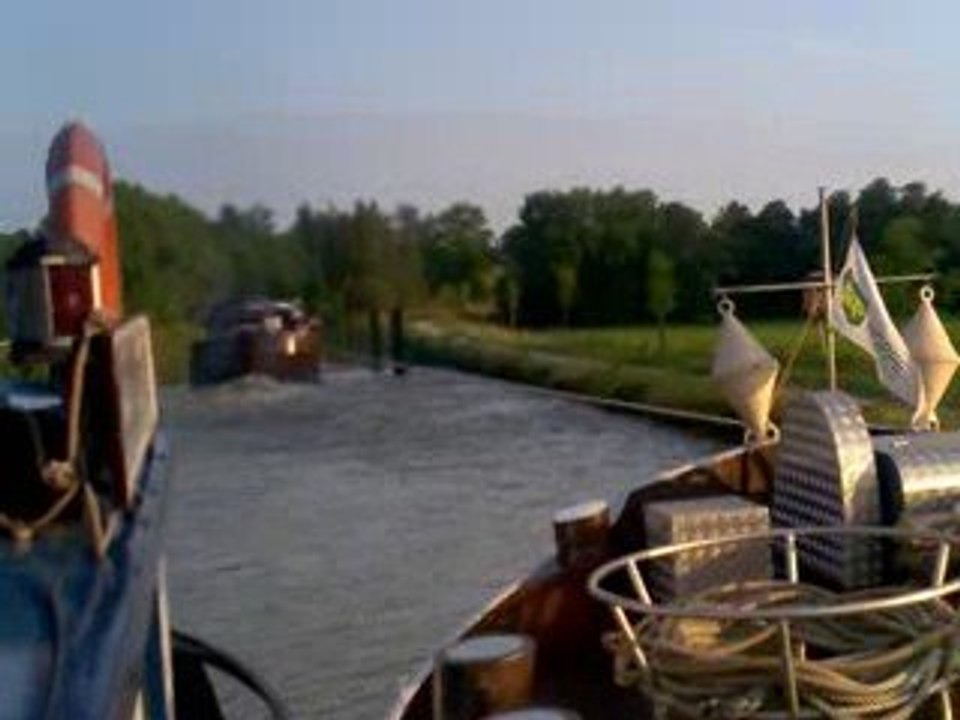 Croisements de misère sur le canal de la marne à la saône