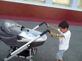 Kyan pousse la pet