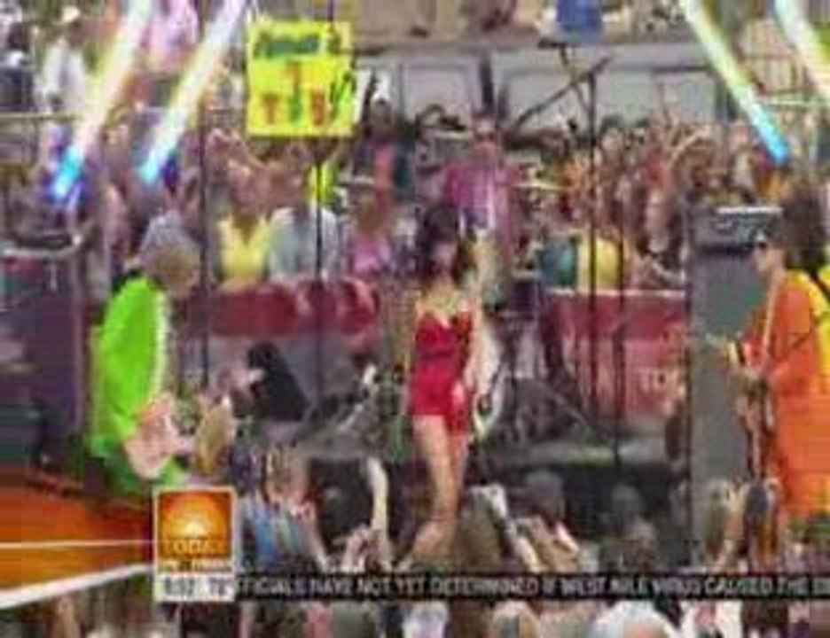 katy perry - hot n cold (live today show 2008)