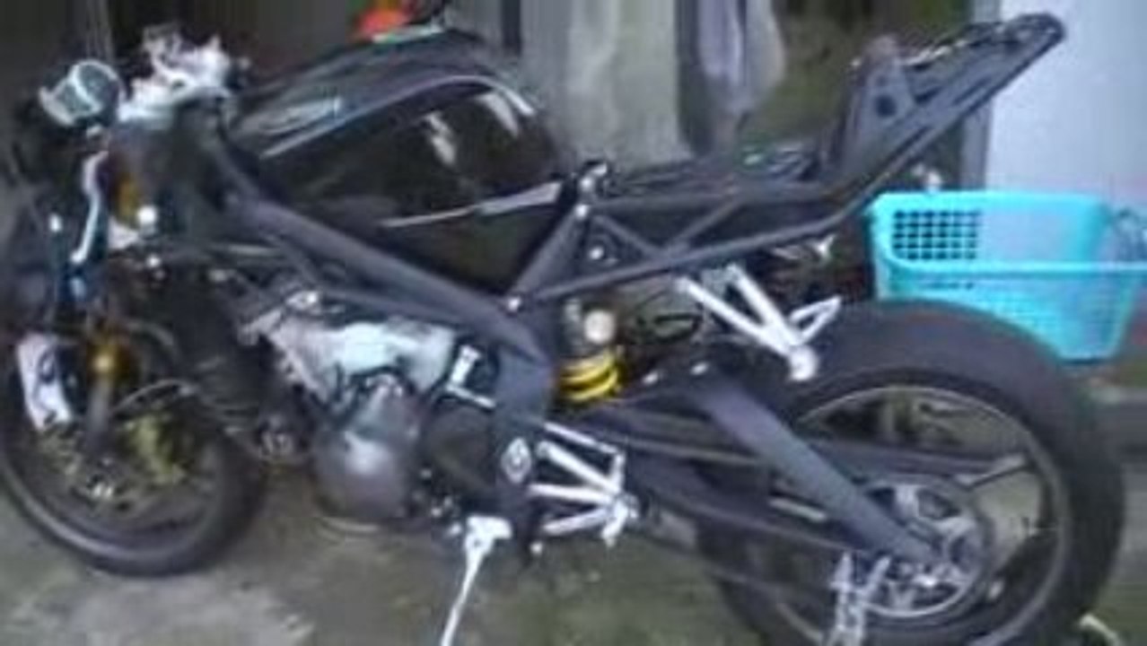 TRIUMPH 675 DAYTONA-Echappement libre