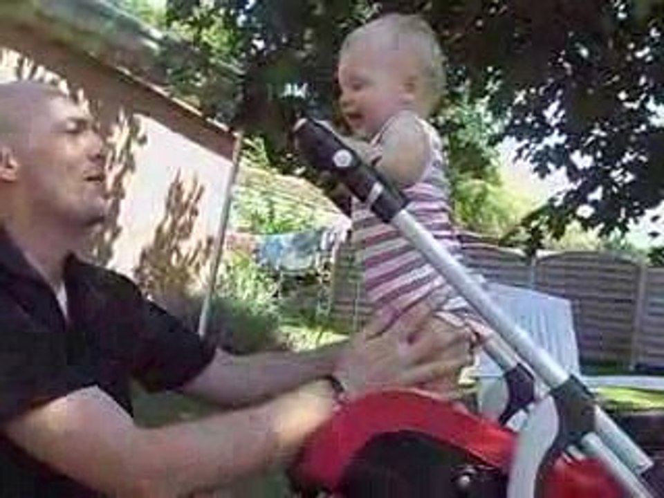 Sasha escalade poussette 10 mois 1/2