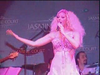 Kıbrıs'ta Petek Dinçöz Rüzgarı