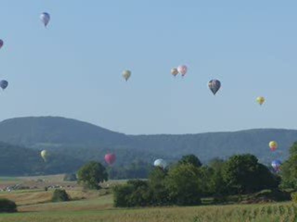 12.08.09-chevaux affolé par ttes ces montgolfières