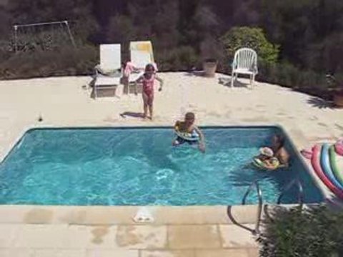 sauts dans la piscine bis