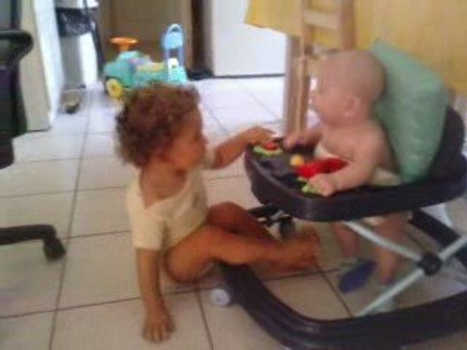 Déclan en trotteur avec Kylian