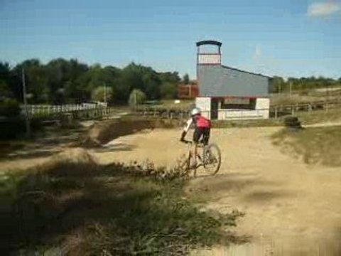 Petite videos de moi ki sote la table o motocross