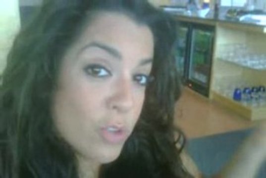 Ruth Lorenzo in Belfast Airport (messaging not singing !)