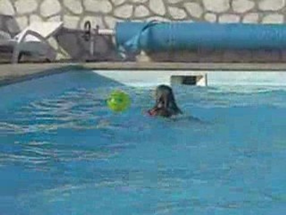 Manon à la piscine du camping ^^