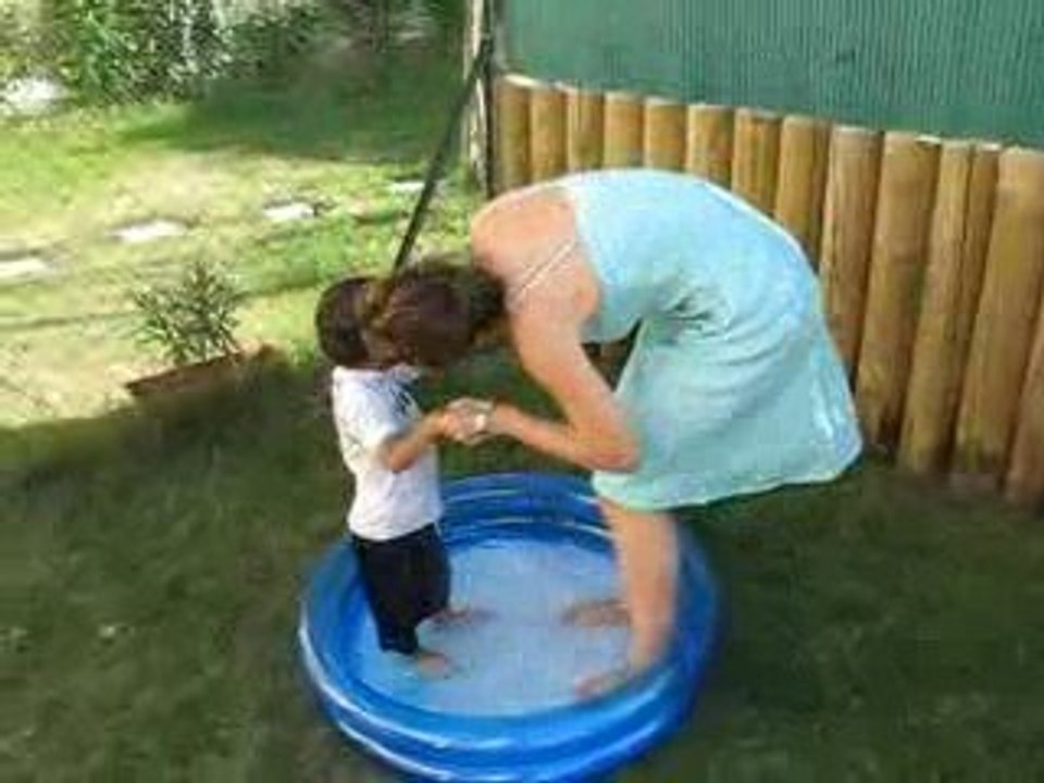 Yanis danse avec maman