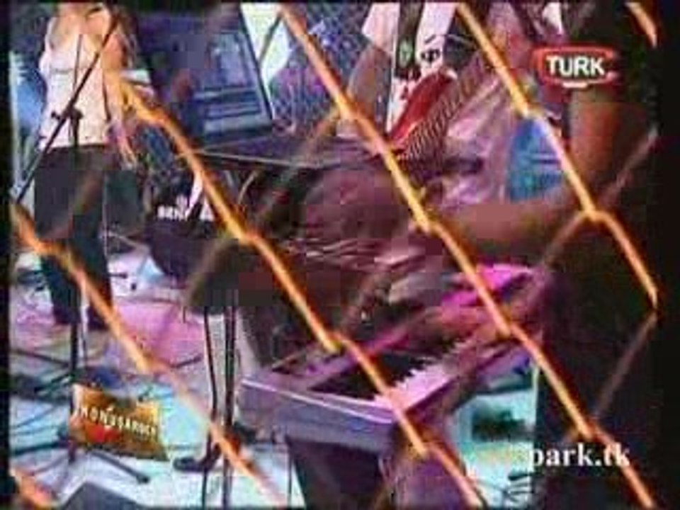 Gökçe feat Esin İris Beş Kuruş Canlı Performans Konuşarock