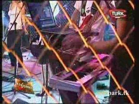 Gökçe feat Esin İris Beş Kuruş Canlı Performans Konuşarock