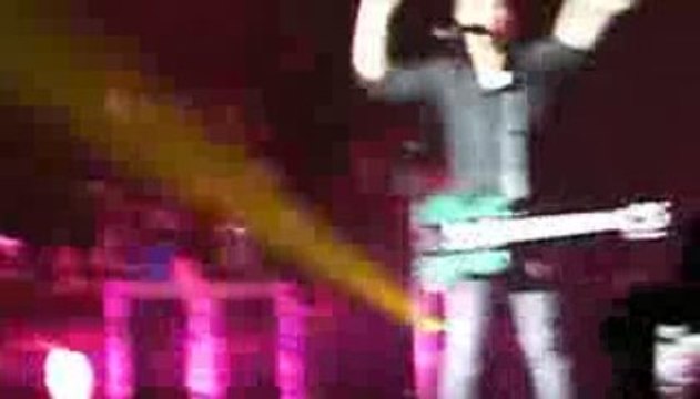 Arrivée + Paranoid Jonas BRothers 14.06.09 Zénith PARIS.