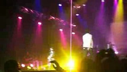 Hold on Jonas BRothers 14.06.09 Zénith PARIS.