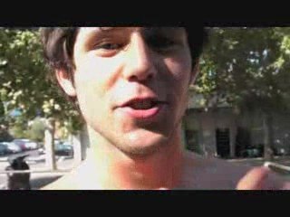 Les animaux de la forêt font du vélo.