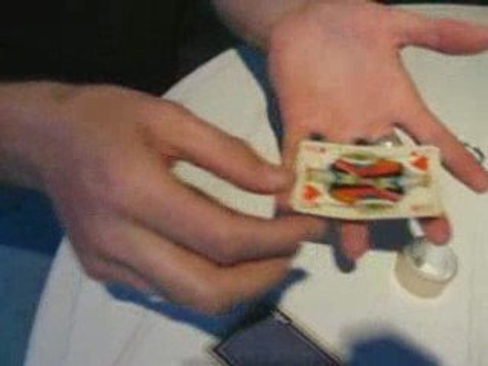 tour de magie : La carte volante sur www.xtremillusion.com