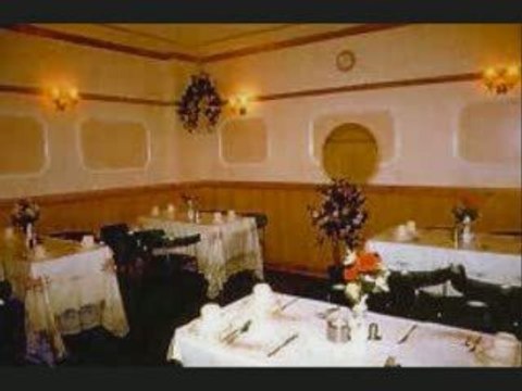 Hostels247.com-Vegas Hotel in Victoria London England Video