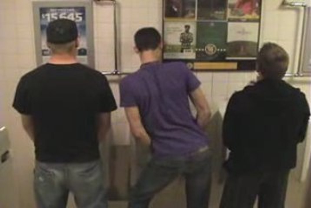 iPee - The Urinal Games