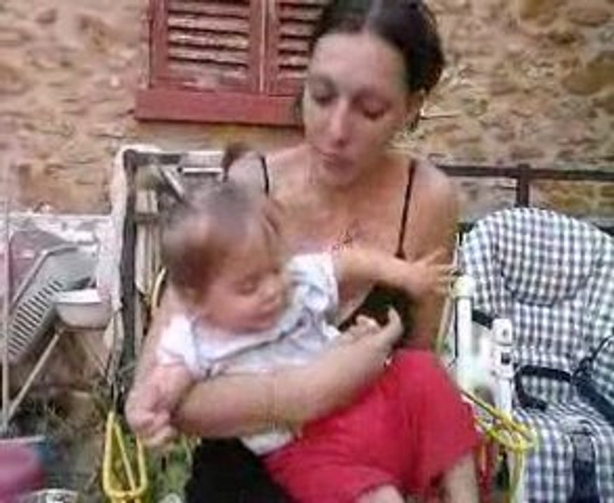 Liana s'amuse avec popa et moman