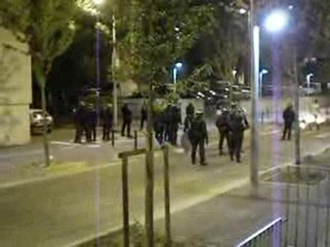 emeutes a nanterre entre jeunes et les crs.
